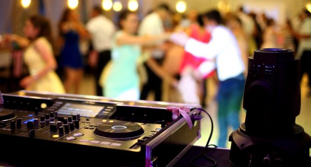 Average cost of wedding clearance dj 2018